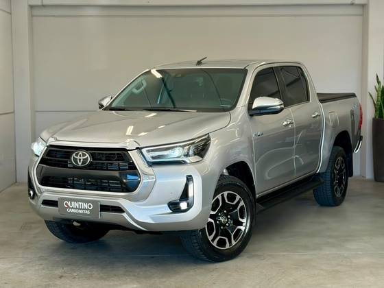 TOYOTA HILUX 2.8 D-4D TURBO DIESEL CD SRX 4X4 AUTOMÁTICO TOYOTA HILUX 2.8 D-4D TURBO DIESEL CD SRX 4X4 AUTOMÁTICO